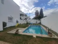 Une Villa S+5 avec piscine à La Soukra - 10