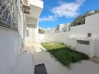 Villa jumelée avec jardin à usage bureautique à louer aux Berges du Lac 1 - 6
