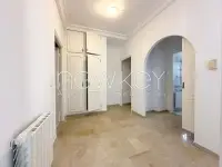 Villa jumelée avec jardin à usage bureautique à louer aux Berges du Lac 1 - 4
