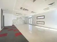 Etages de bureaux de 973m² à louer aux Berges du Lac 1 - 3