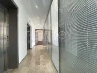 Etages de bureaux de 973m² à louer aux Berges du Lac 1 - 5