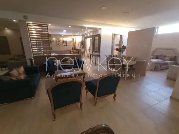 Fonds de commerce à vendre sur l'artère principale de La Soukra