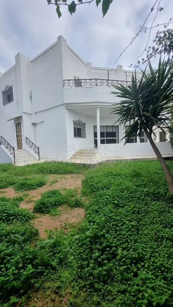 Villa s+4 avec jardin
