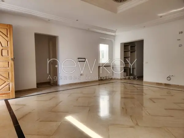 Etage de villa s+3 à la Marsa