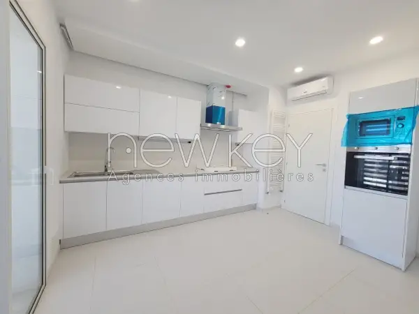 Un Appartement S+3 à vendre à La Soukra