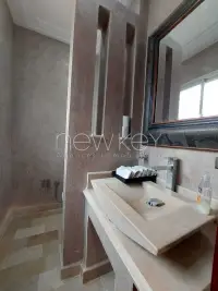 Un joli triplex S+5 à louer à Gammarth - 7