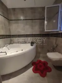 Une villa S+5 avec piscine à louer à La Soukra - 3