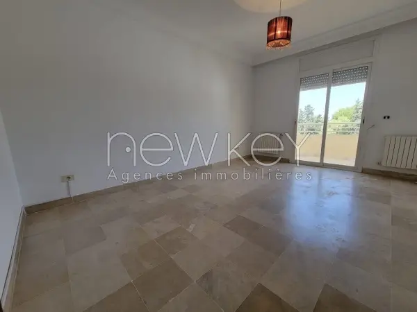 Un Appartement S+3 à louer à La Soukra