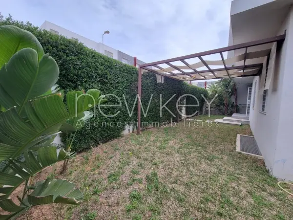 Un Appartement S+3 avec jardin à La Soukra