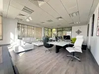 Bureau de 215 m² à louer au Lac 2 - 6