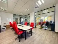 Bureau de 215 m² à louer au Lac 2 - 2