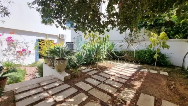 Beau duplex S+2 meublé à Gammarth