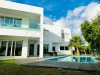 Villa avec piscine et jardin à louer au Lac 2 - 7