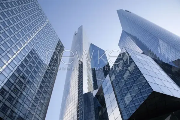 Immeuble de 2100m² à vendre au lac 3