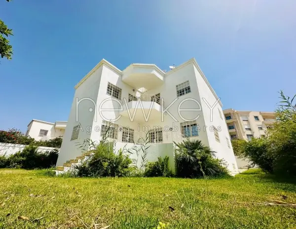 villa avec jardin à usage bureautique à louer au lac 2