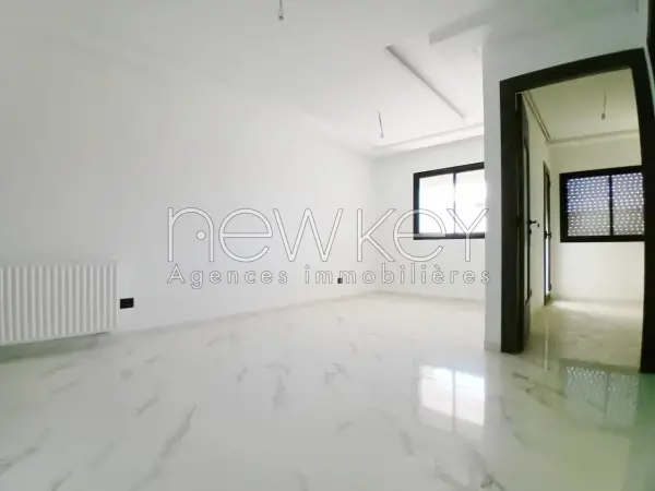 Un Bel Appartement S+2 Neuf à L'Aouina