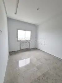 Appartement S+3 avec vue dégagée à louer aux jardins de Carthage - 7