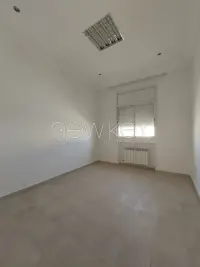 Appartement à usage de bureau A+3 - 5