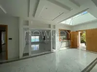 Villa avec piscine et jardin à usage bureautique à louer au Lac 2 - 4