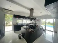 Villa avec piscine et jardin à louer au lac 2 - 4