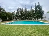 Villa avec piscine et jardin à louer au Lac 2 - 3