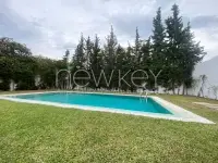 Villa avec piscine et jardin à louer au Lac 2 - 9