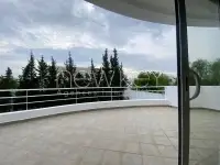 Villa avec piscine et jardin à louer au Lac 2 - 4