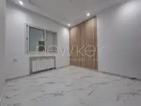 Une Villa S+5 avec piscine à vendre à La Soukra - 9