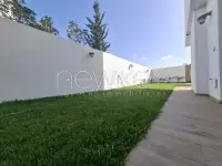 Une Villa S+5 avec piscine à vendre à La Soukra - 13