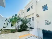 Villa avec piscine et jardin à louer au Berge du Lac 2 - 2