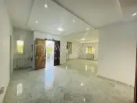 Villa avec piscine et jardin à louer au Berge du Lac 2 - 4