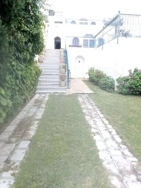 Villa avec piscine à la Corniche
