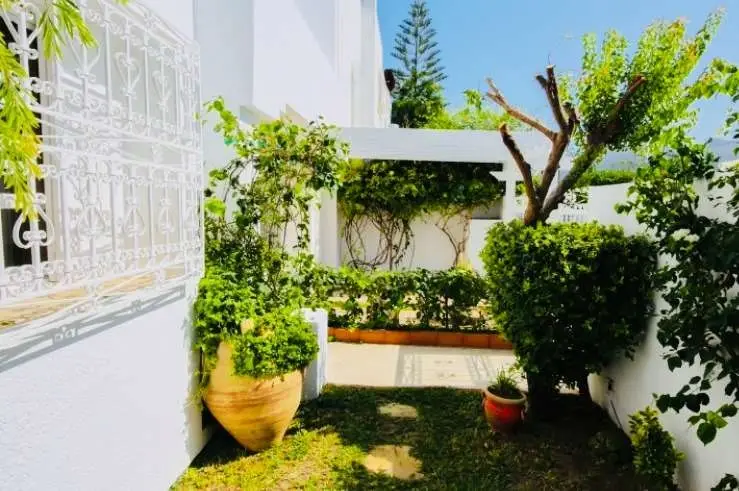 Villa S+3 meublée à la Marsa