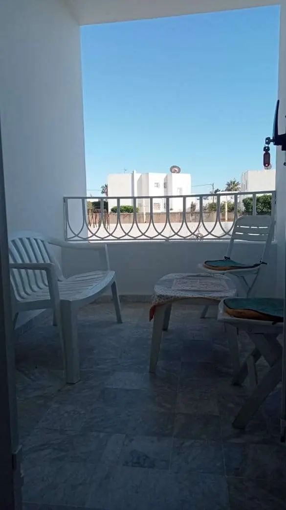 Rdc de villa (s 3) à la Marsa