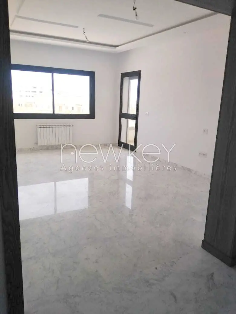 S+2 Neuf avec vue dégagée à vendre aux jardins de Carthage