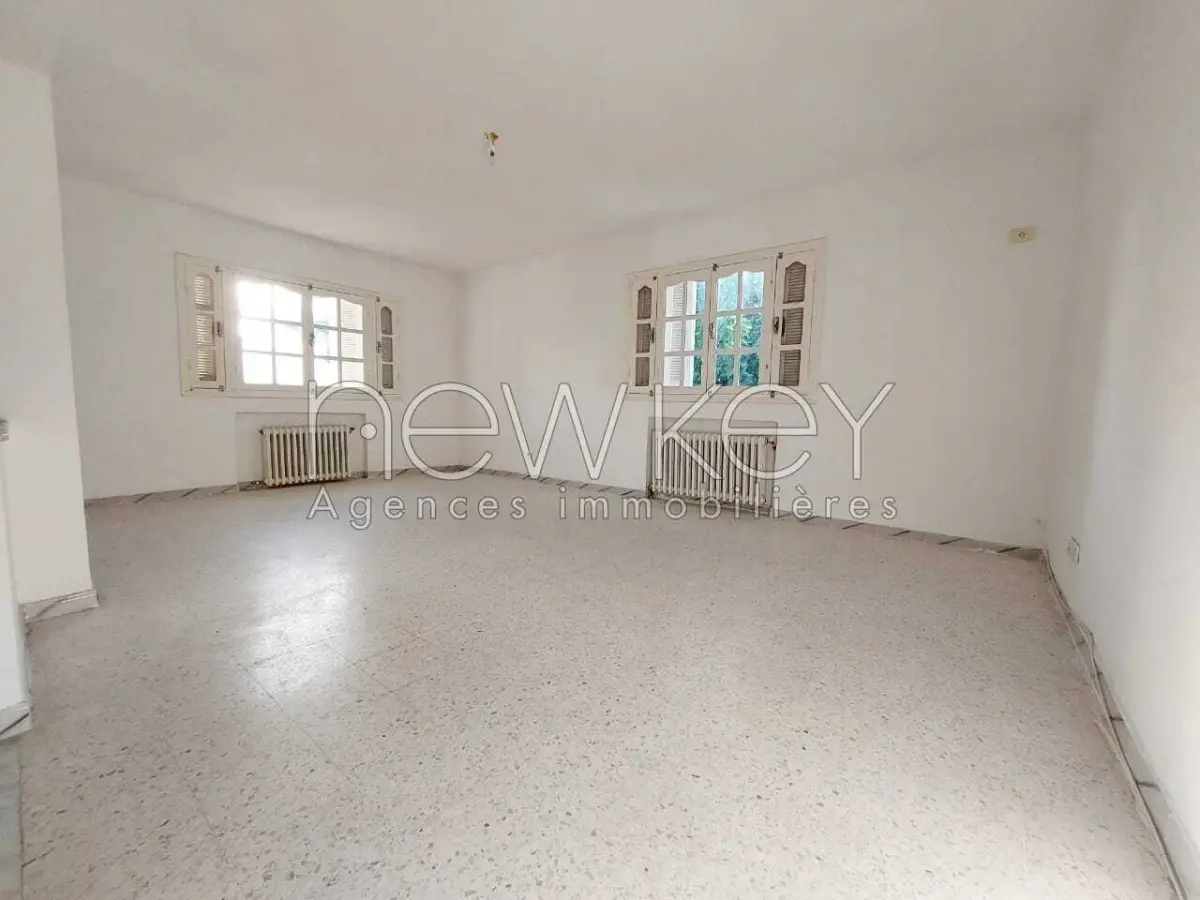Etage de villa S+5 La Marsa