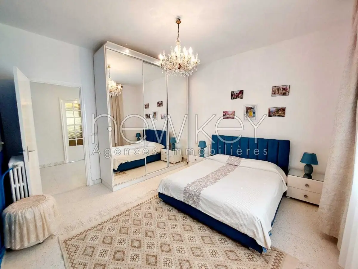 Etage de villa s+3 Meublé à La Marsa