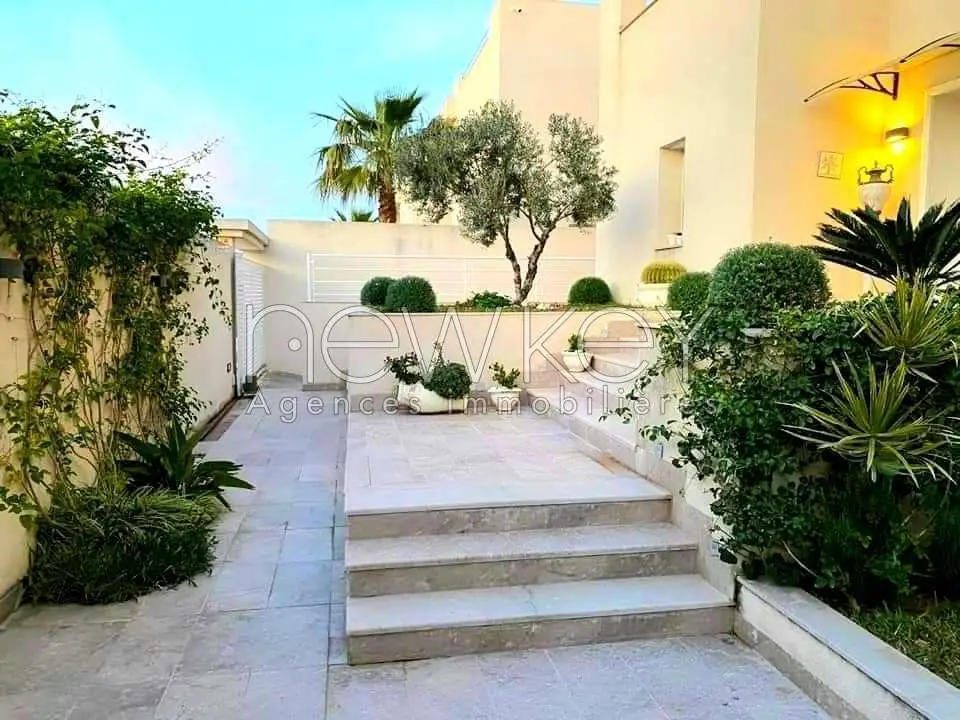 Magnifique villa S+4 à Gammarth