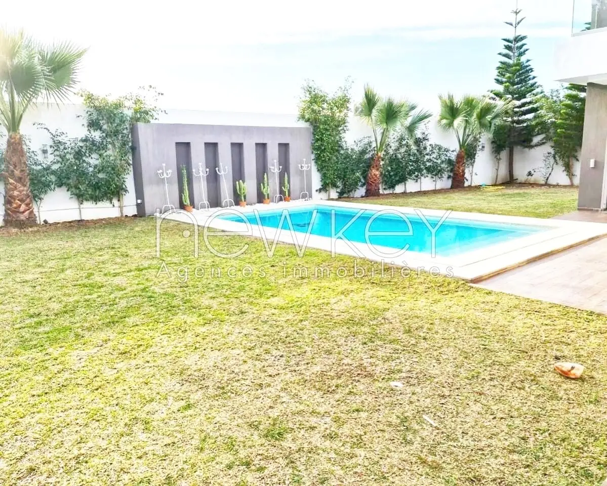 Somptueuse villa avec piscine à vendre à La Soukra