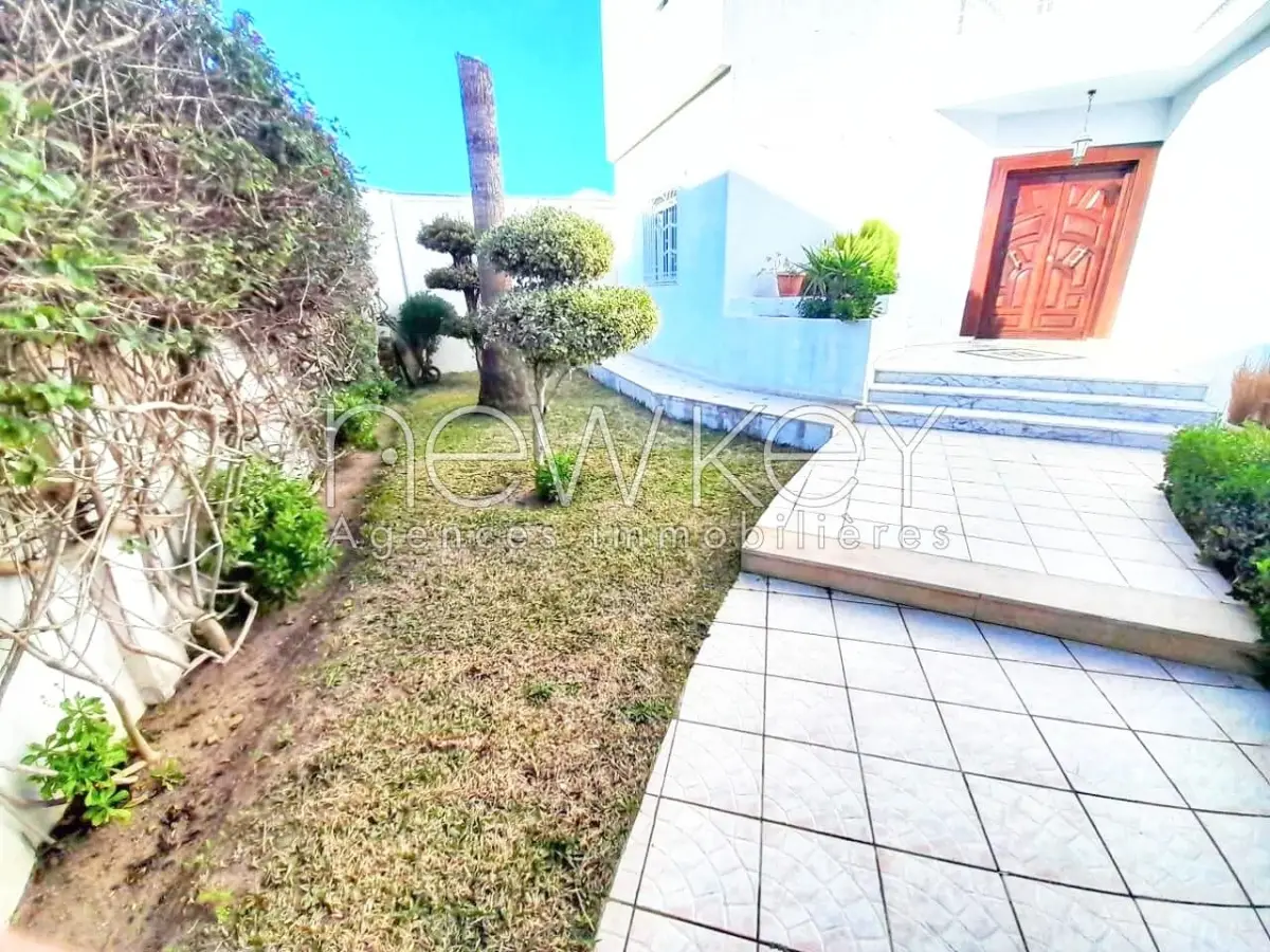 Belle Villa S5 avec jardin à vendre à La Soukra