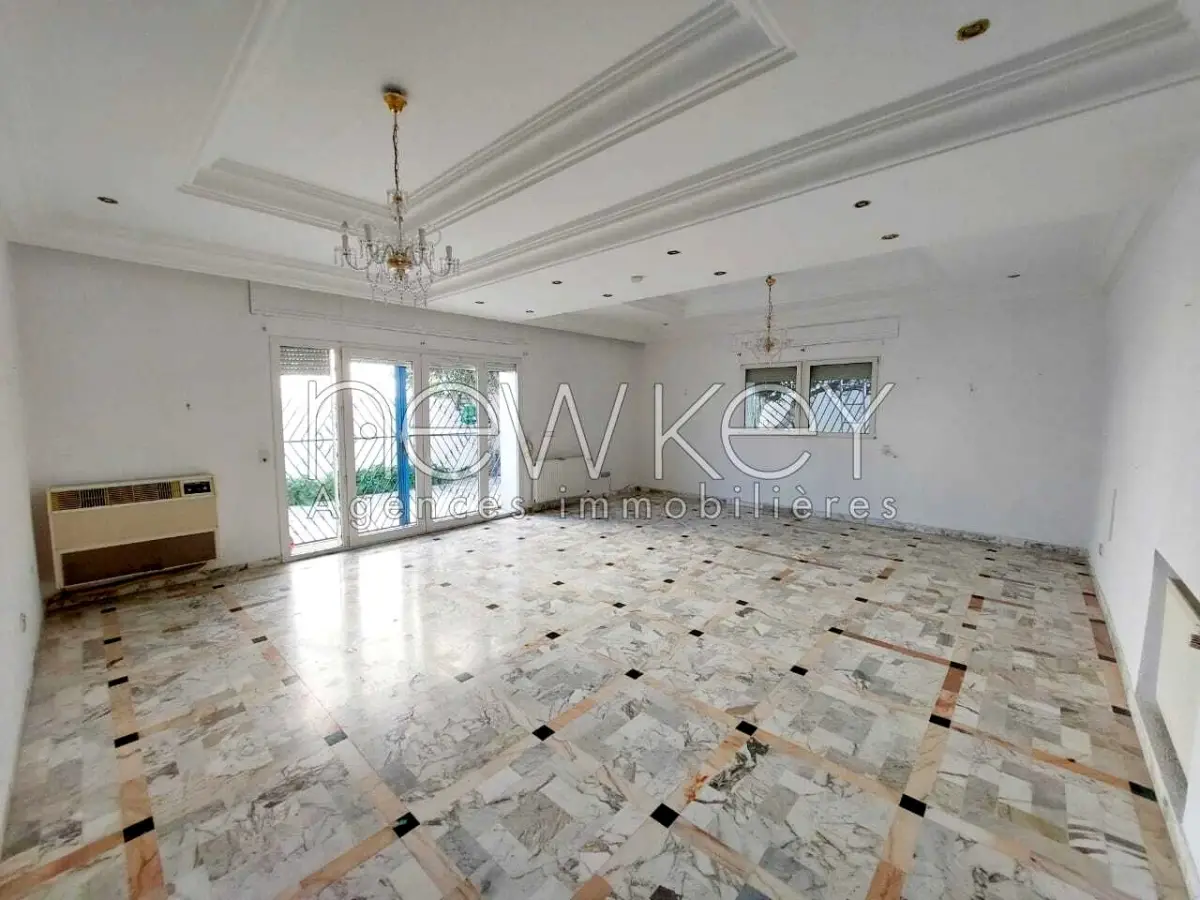Villa s4 avec jardin à la Marsa