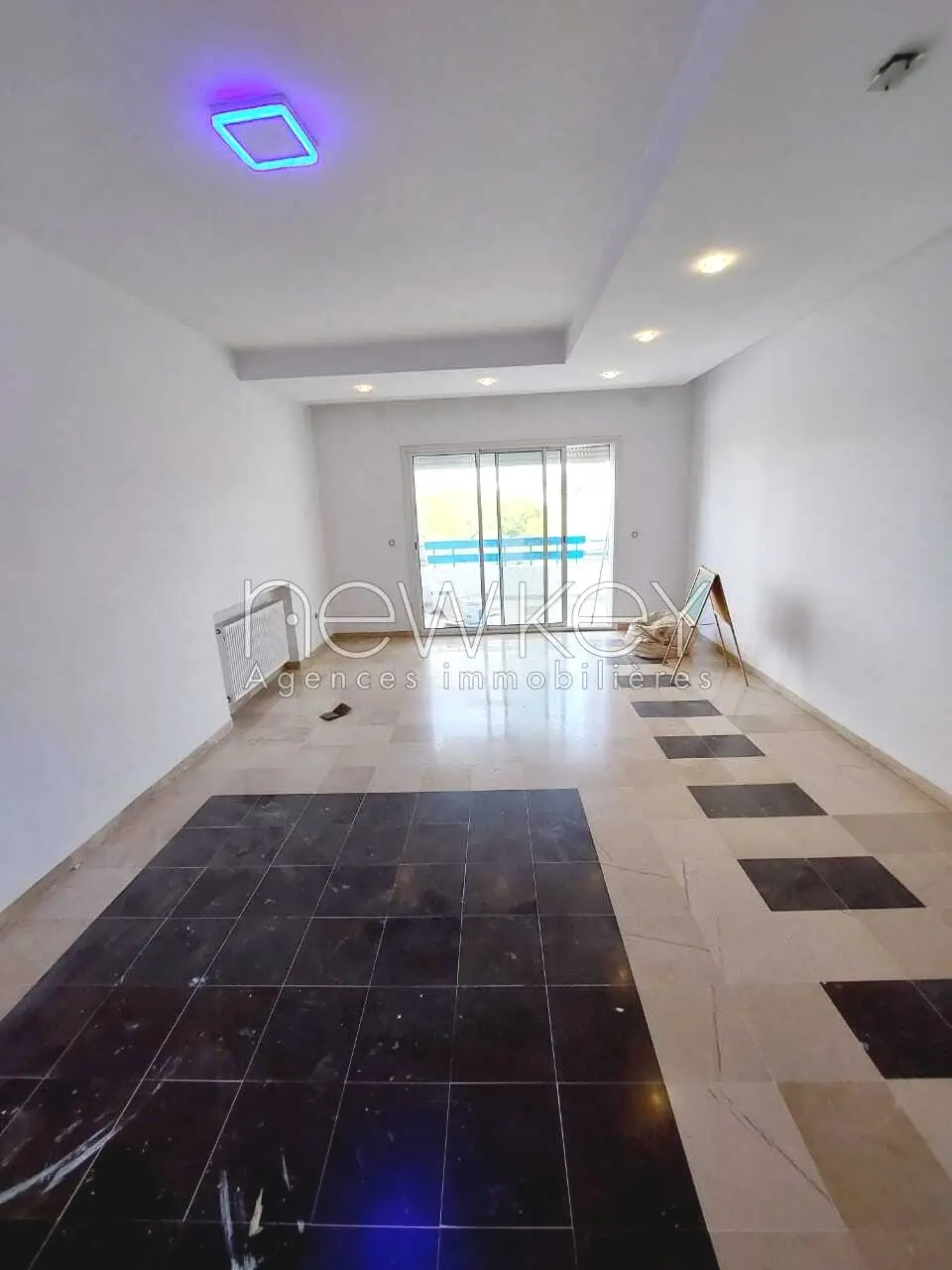 Appartement S+3 vide à Sidi Daoued