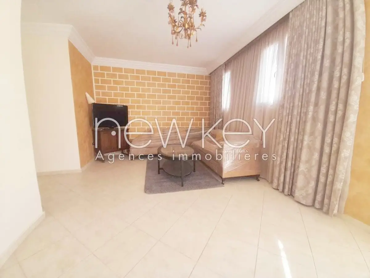 Un étage de villa S3 à louer à La Soukra