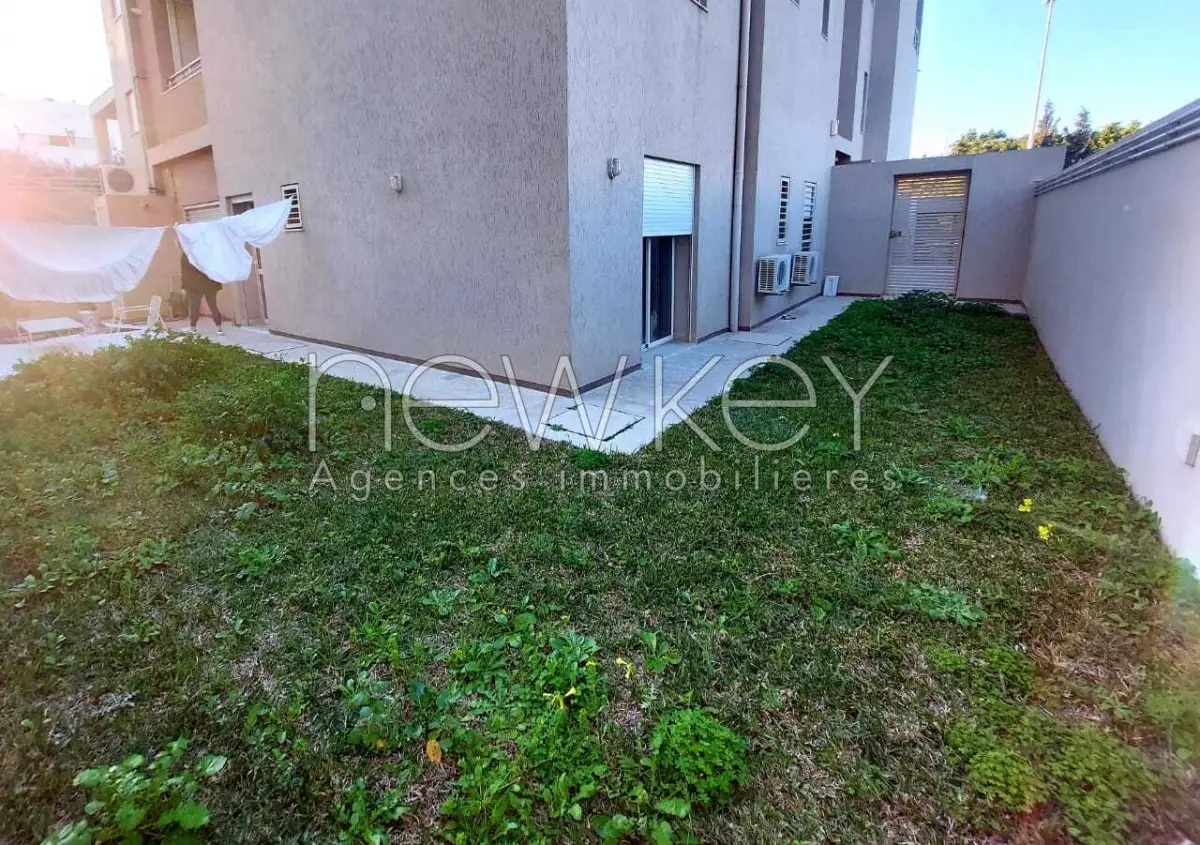 Appartement s2 vide avec jardin