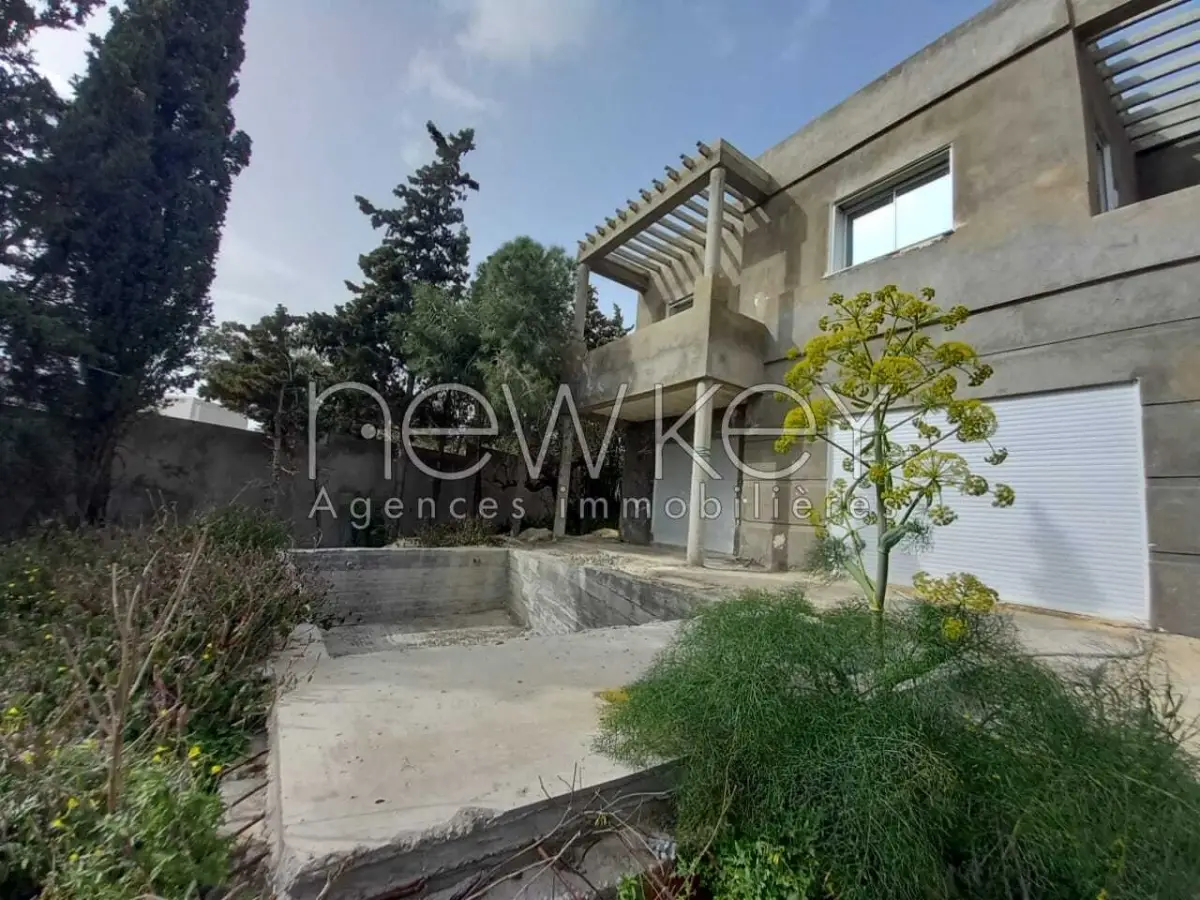 villa s+3 inchavée à la Marsa