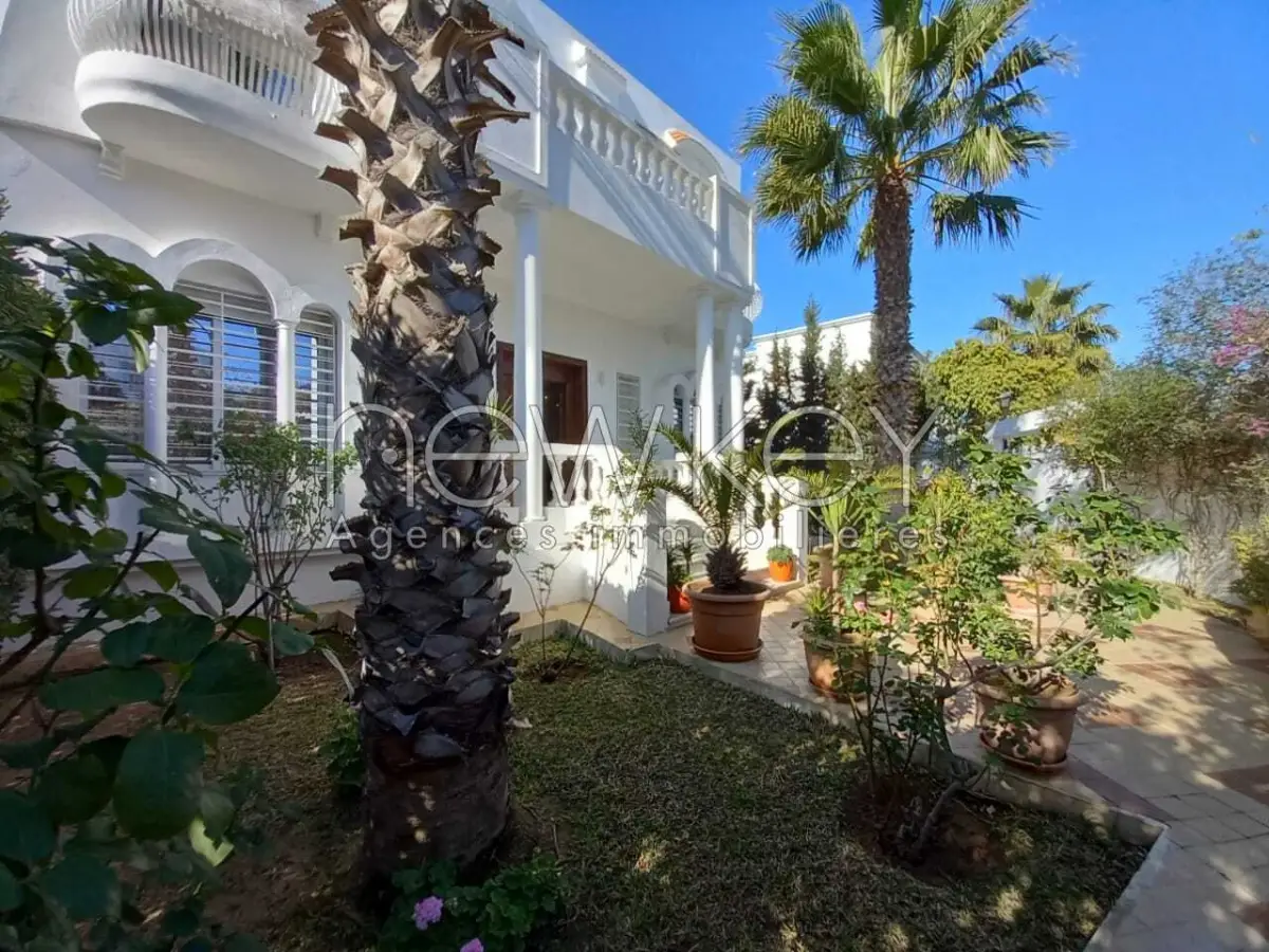 Magnifique villa S+4 à Gammarth