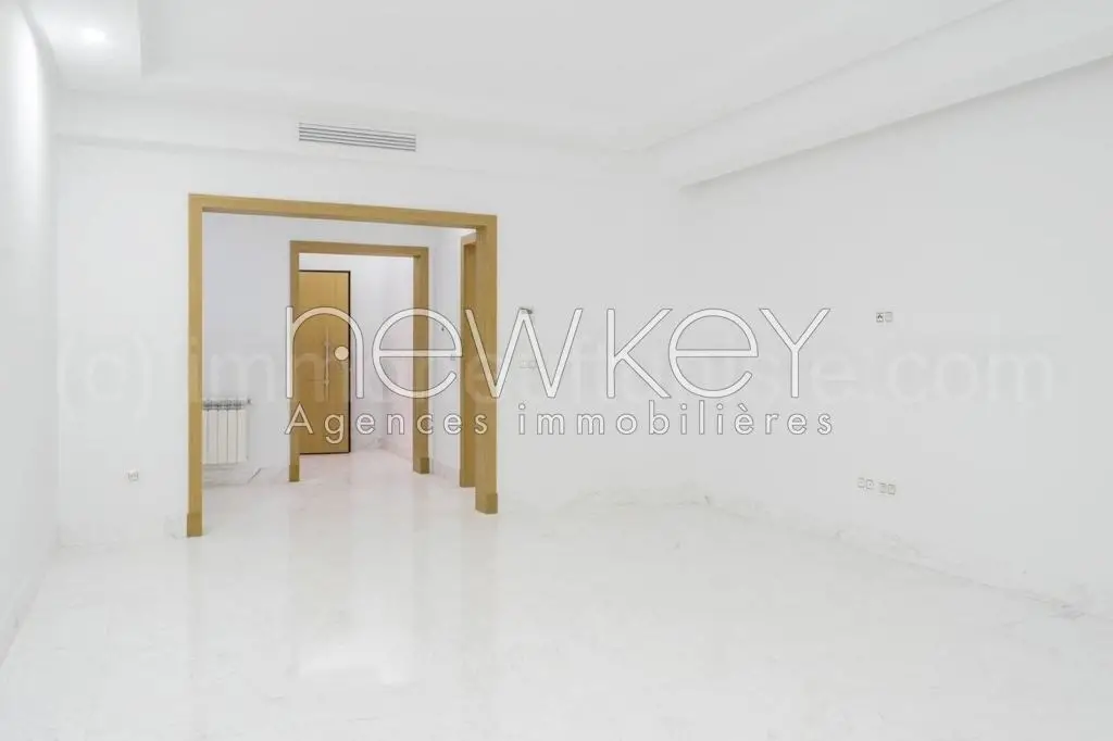 Appartement S3 Jamais habité près de Carrefour à La Soukra