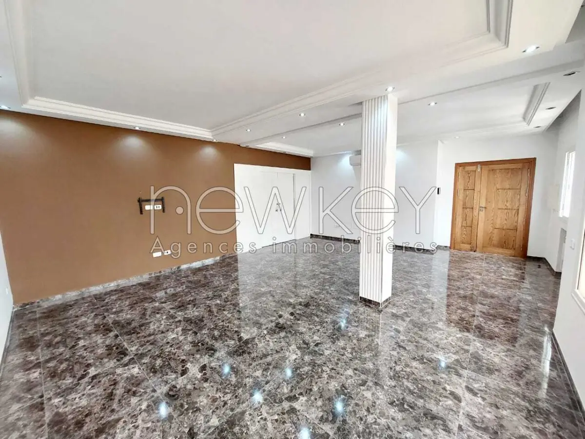 Etage de villa s3 avec terrasse à la Marsa