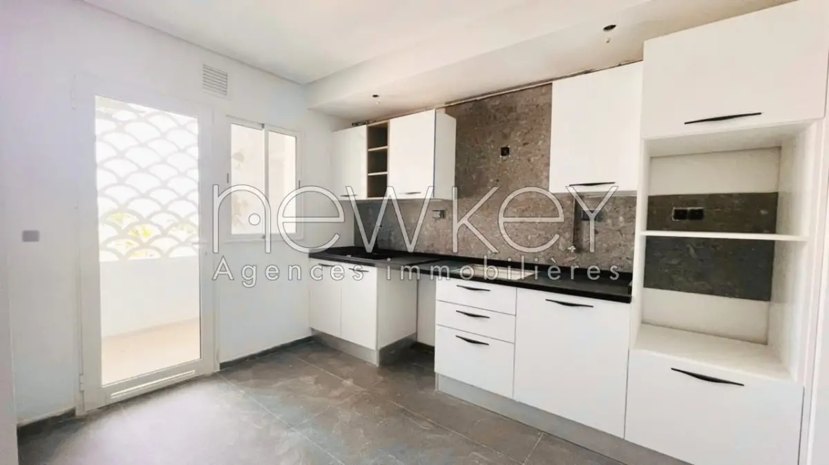 Appartement S3 avec jardin à vendre à La Soukra