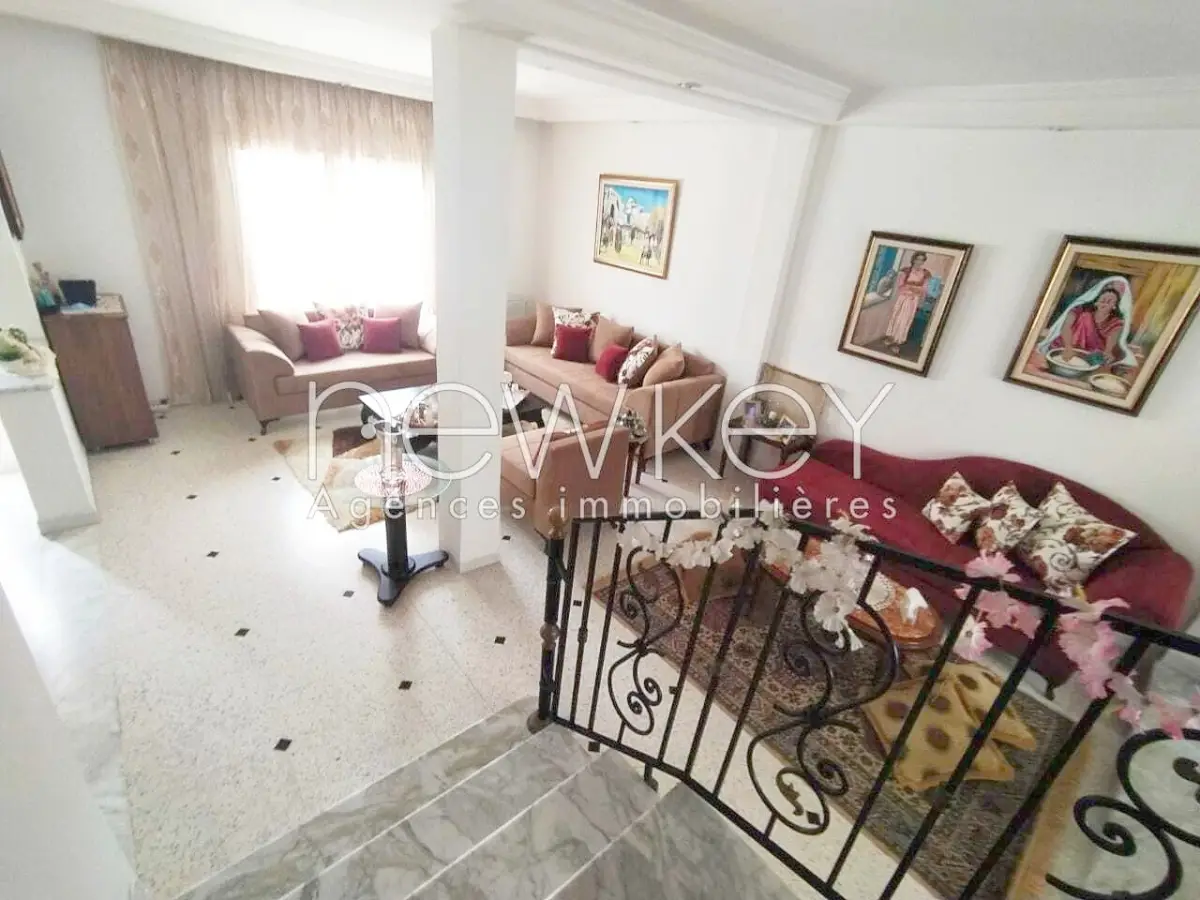 Une Villa jumelée S+4 à vendre à La Soukra